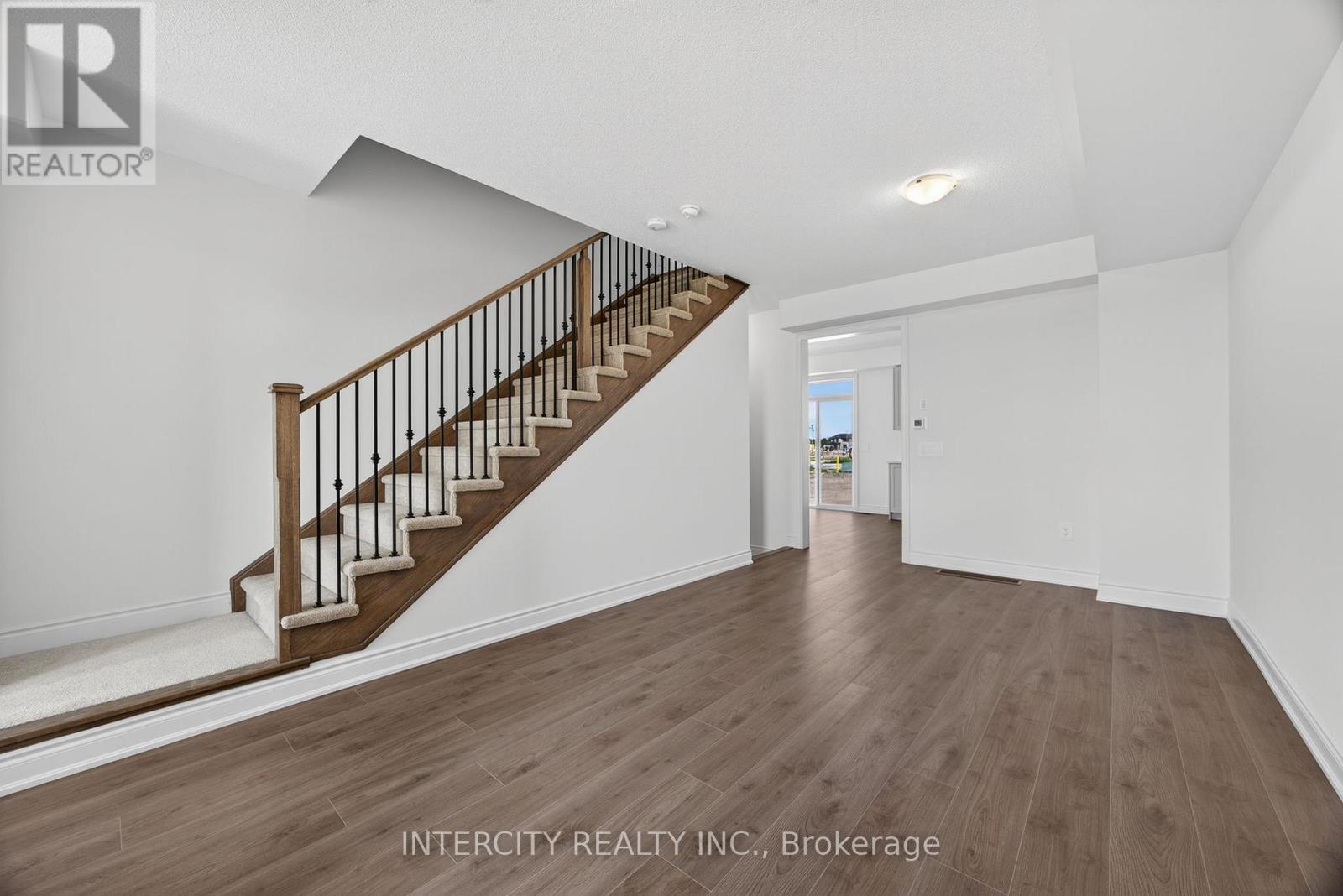 21 Avalon Drive, Wasaga Beach, Ontario  L9R 0M2 - Photo 8 - S12712420