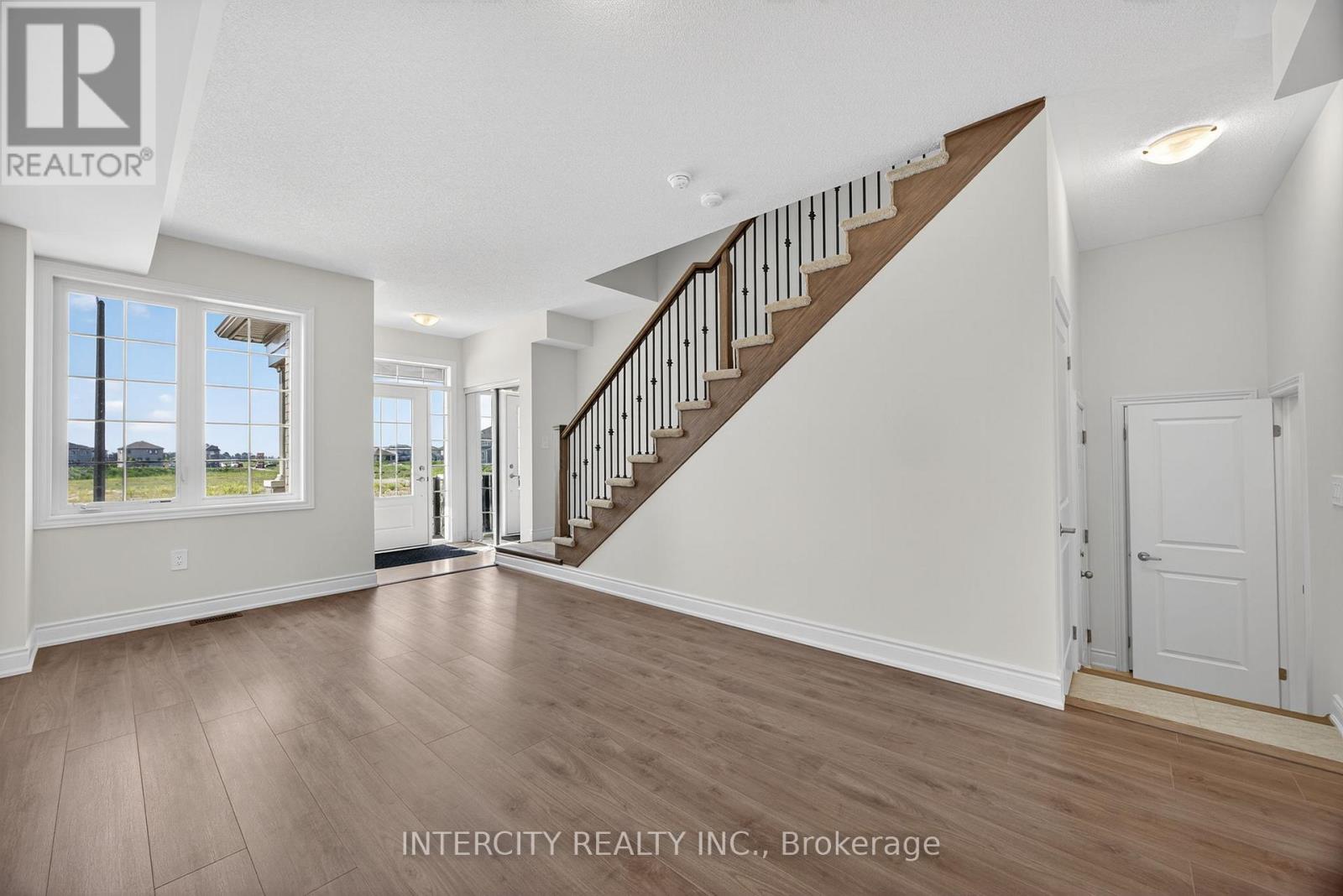 21 Avalon Drive, Wasaga Beach, Ontario  L9R 0M2 - Photo 9 - S12712420