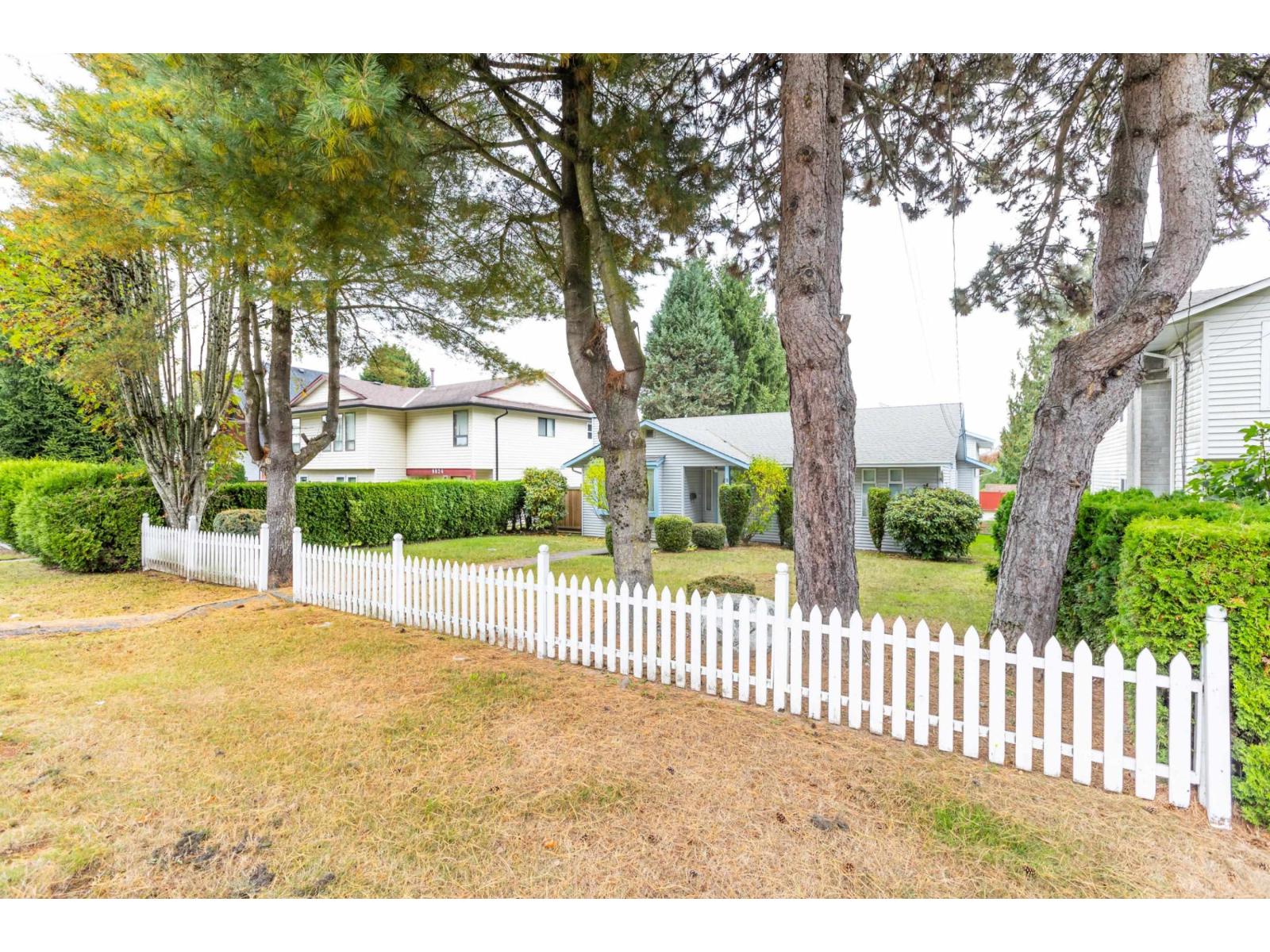 9820 156 Street, Surrey, British Columbia  V3R 4L3 - Photo 2 - R3081060