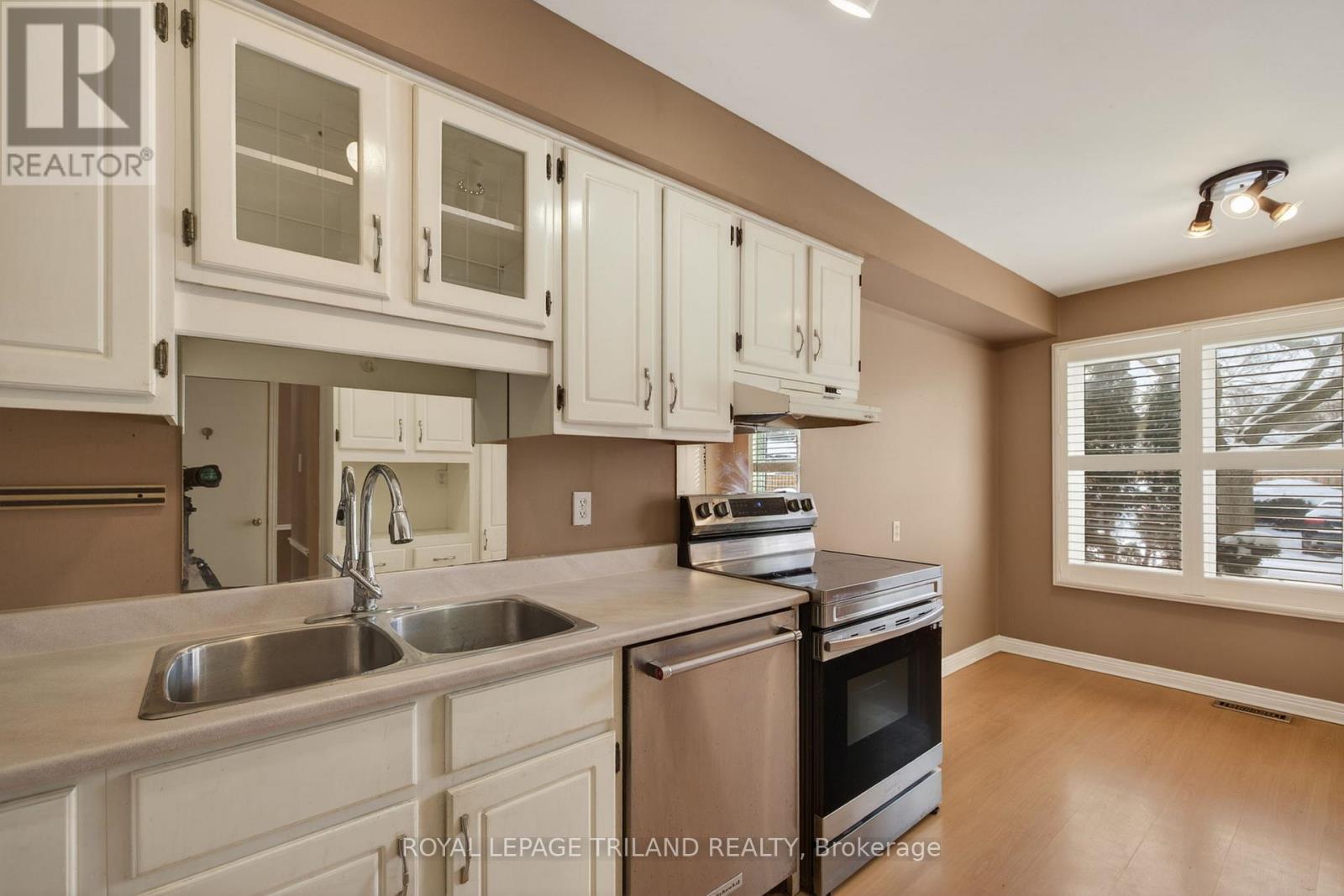 8 - 189 Homestead Crescent, London North, Ontario  N6G 2E6 - Photo 6 - X12712586