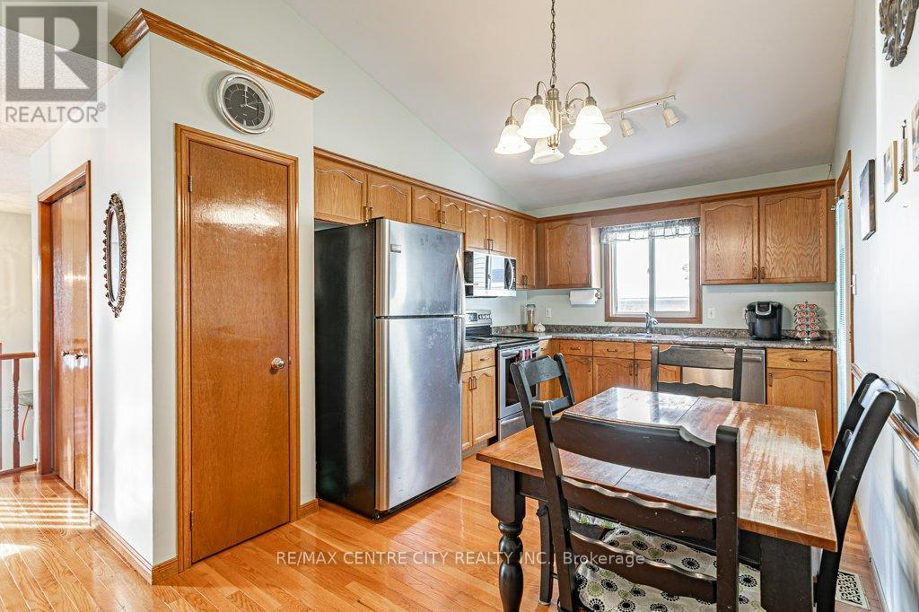 26 Kingsbridge Street, London East, Ontario  N5V 4S9 - Photo 10 - X12712664