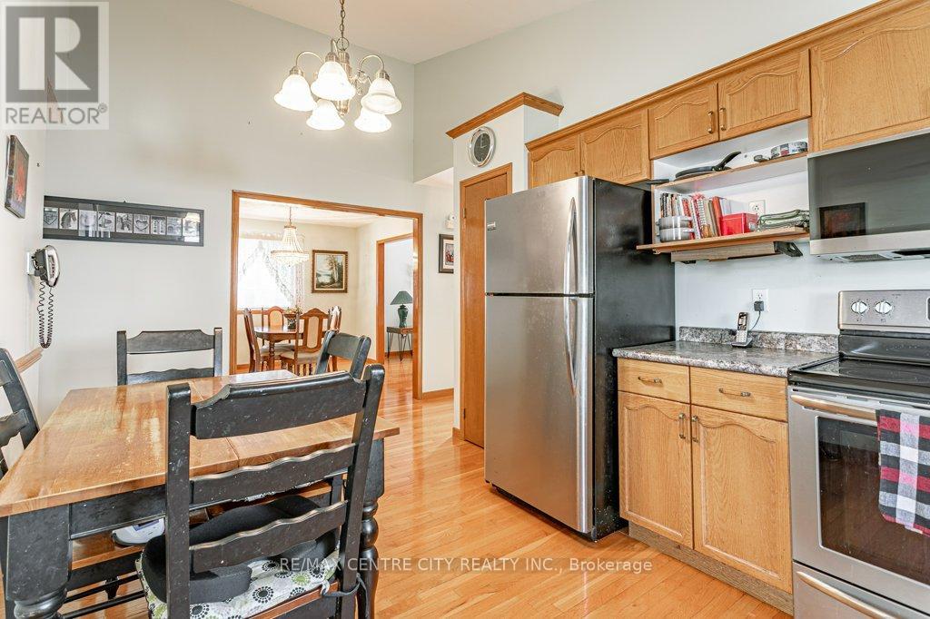 26 Kingsbridge Street, London East, Ontario  N5V 4S9 - Photo 11 - X12712664