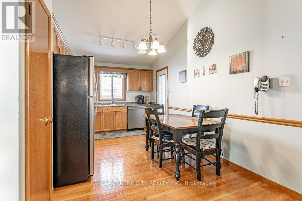 26 Kingsbridge Street, London East, Ontario  N5V 4S9 - Photo 9 - X12712664