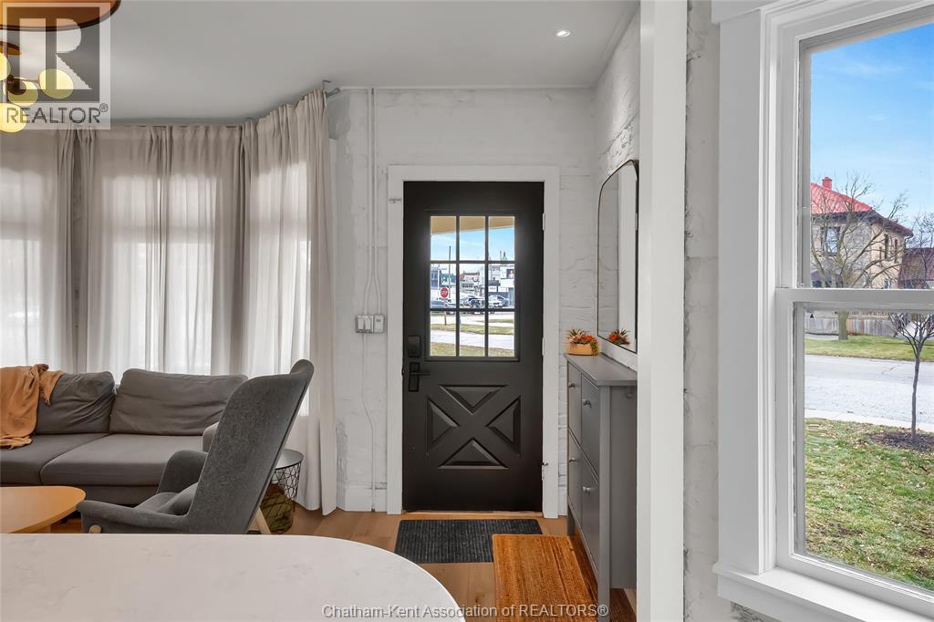 11 Victoria Avenue, Chatham, Ontario  N7L 2Z7 - Photo 3 - 26001440