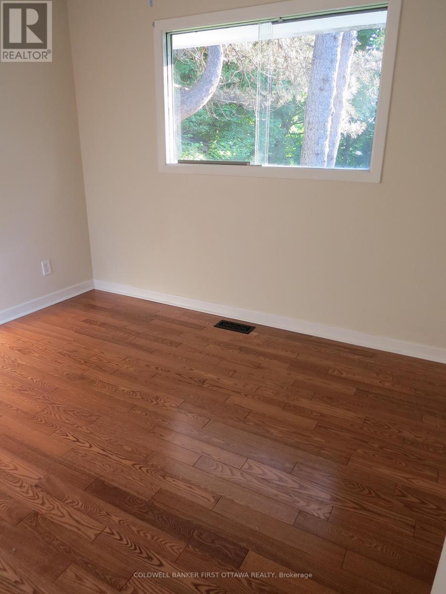 2326 Scrivens Drive, Ottawa, Ontario  K0A 2P0 - Photo 10 - X12712646