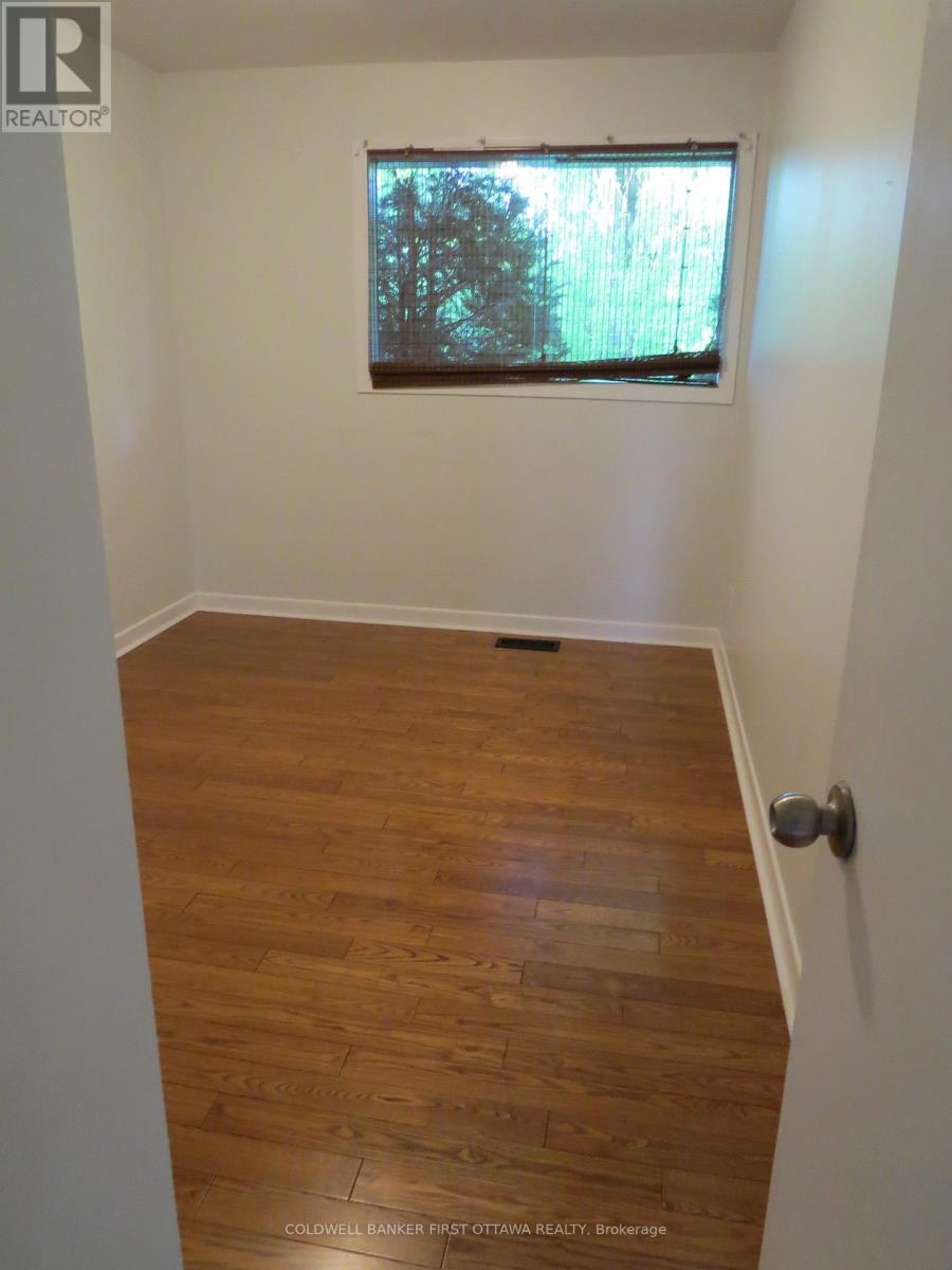 2326 Scrivens Drive, Ottawa, Ontario  K0A 2P0 - Photo 11 - X12712646