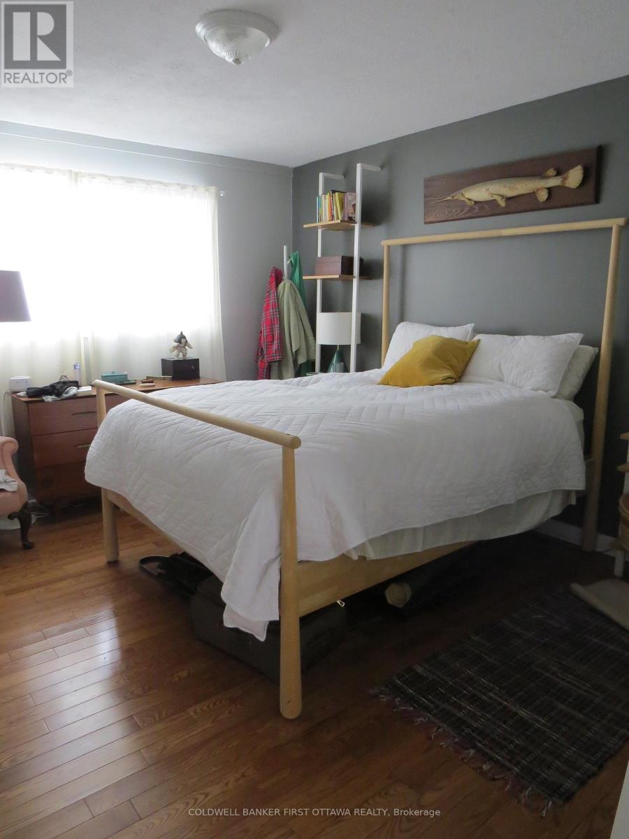 2326 Scrivens Drive, Ottawa, Ontario  K0A 2P0 - Photo 9 - X12712646