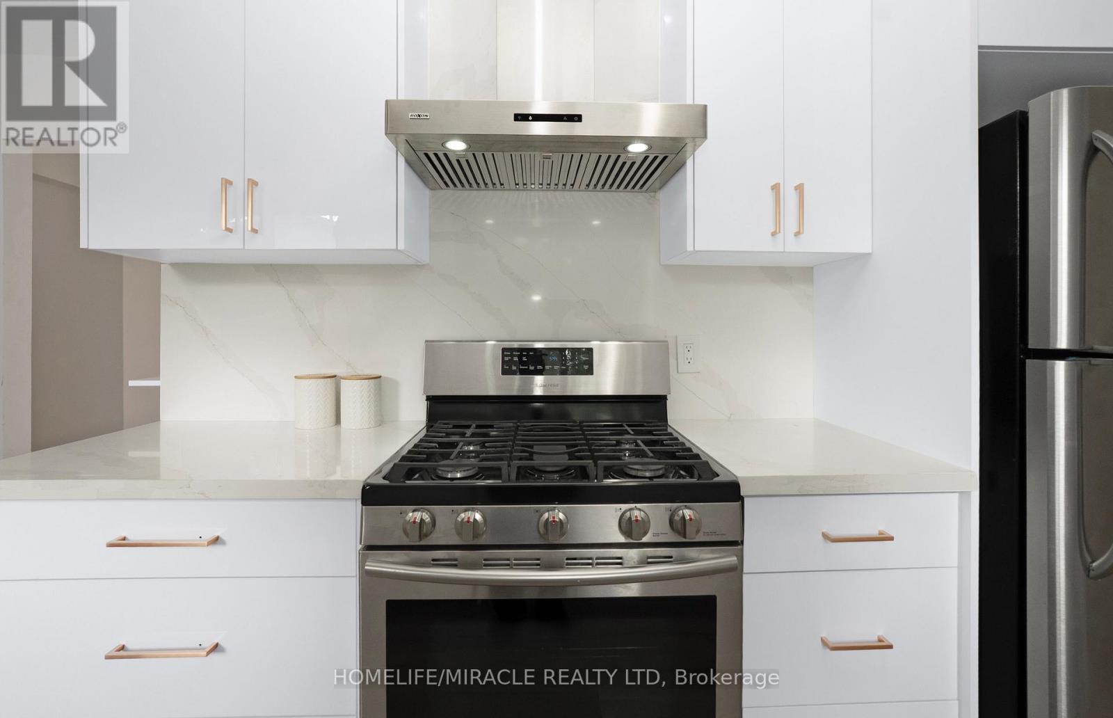 66 Avening Drive, Toronto, Ontario  M9V 1Y1 - Photo 12 - W12712324