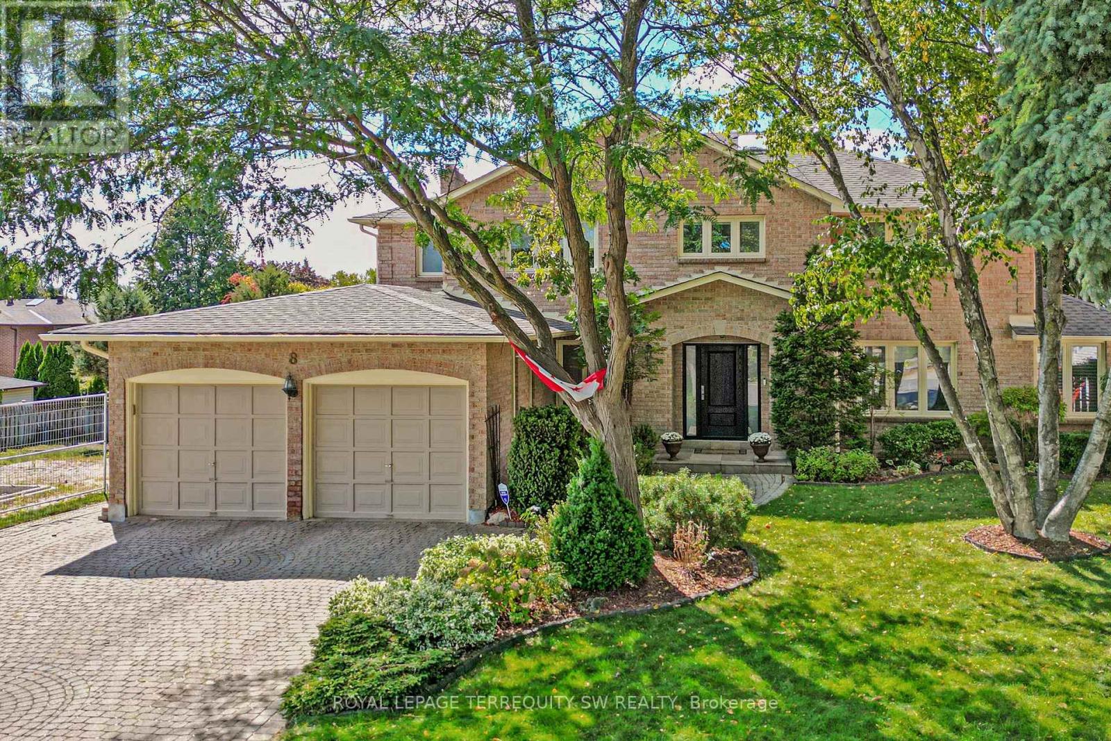 8 CHALMERS COURT, Brampton, Ontario