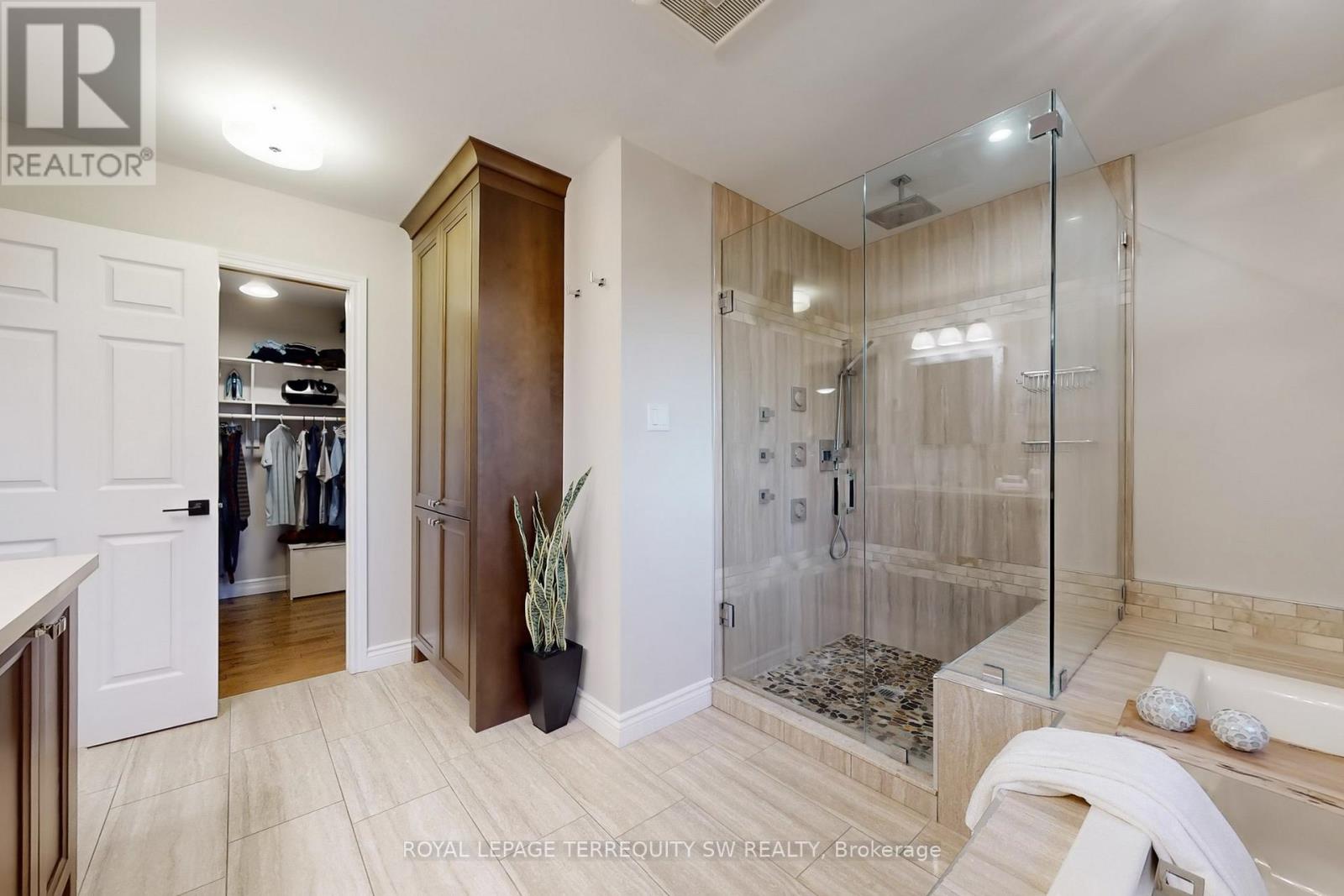 8 Chalmers Court, Brampton, Ontario  L6Z 3G9 - Photo 24 - W12712362