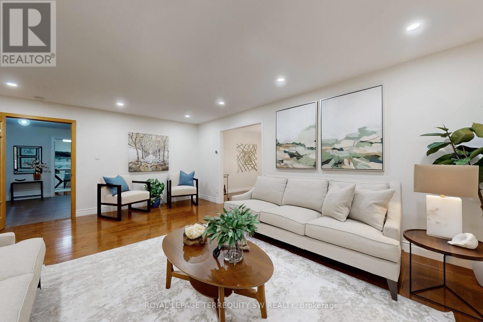 8 Chalmers Court, Brampton, Ontario  L6Z 3G9 - Photo 4 - W12712362