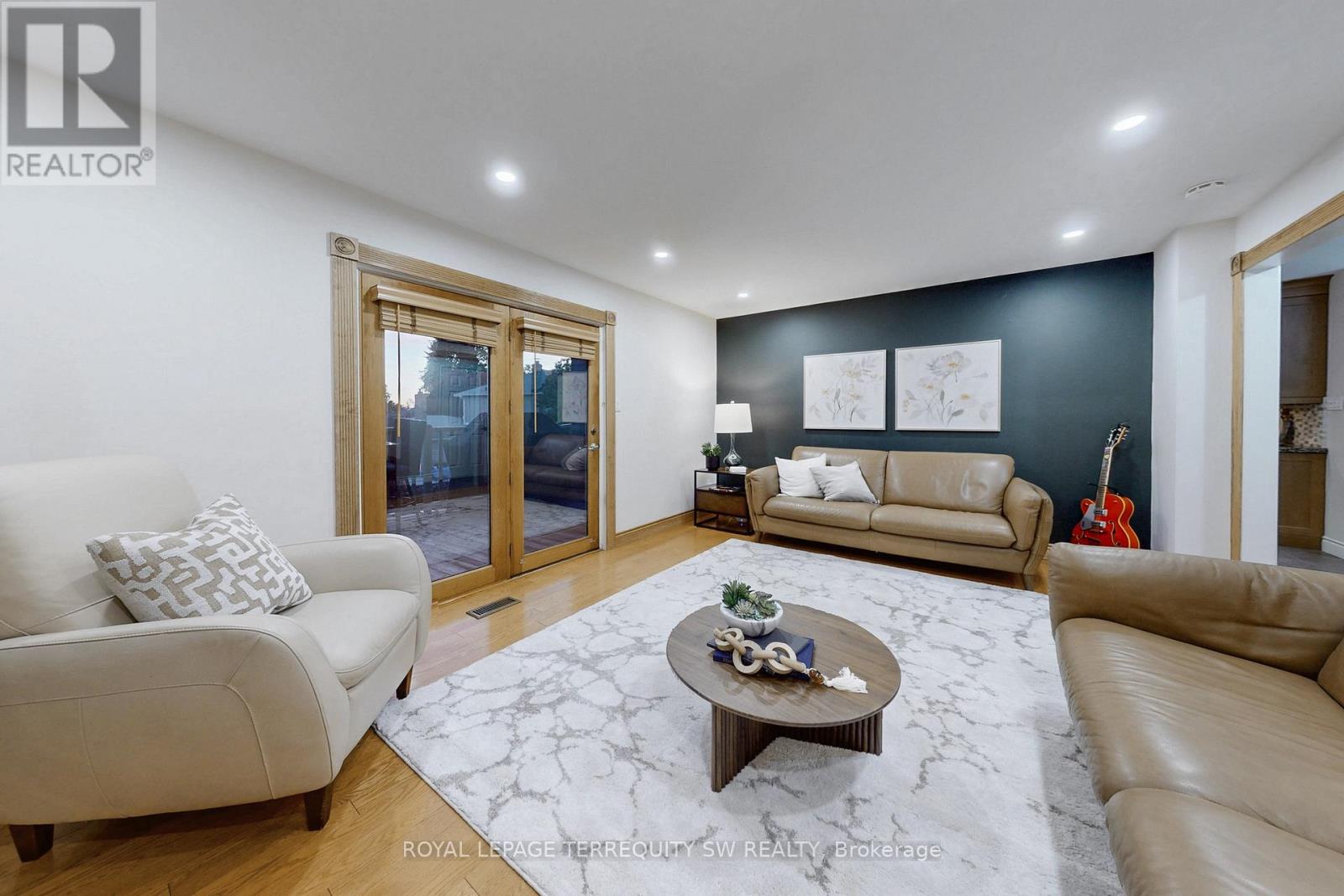 8 Chalmers Court, Brampton, Ontario  L6Z 3G9 - Photo 8 - W12712362