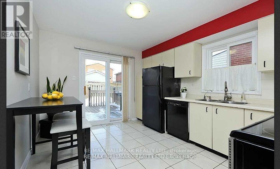 Upper - 71 Ecclestone Drive, Brampton, Ontario  L6X 3M7 - Photo 5 - W12712368