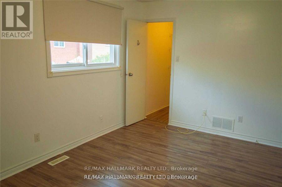 Upper - 71 Ecclestone Drive, Brampton, Ontario  L6X 3M7 - Photo 8 - W12712368