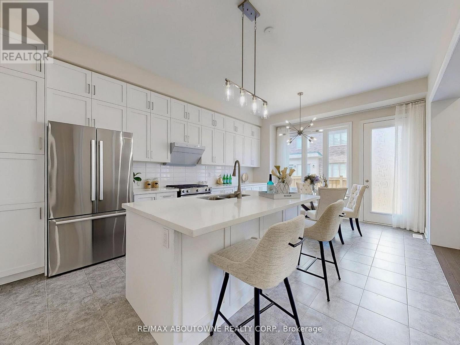 91 Hallaran Road, Oakville, Ontario  L6H 0Z9 - Photo 10 - W12712394