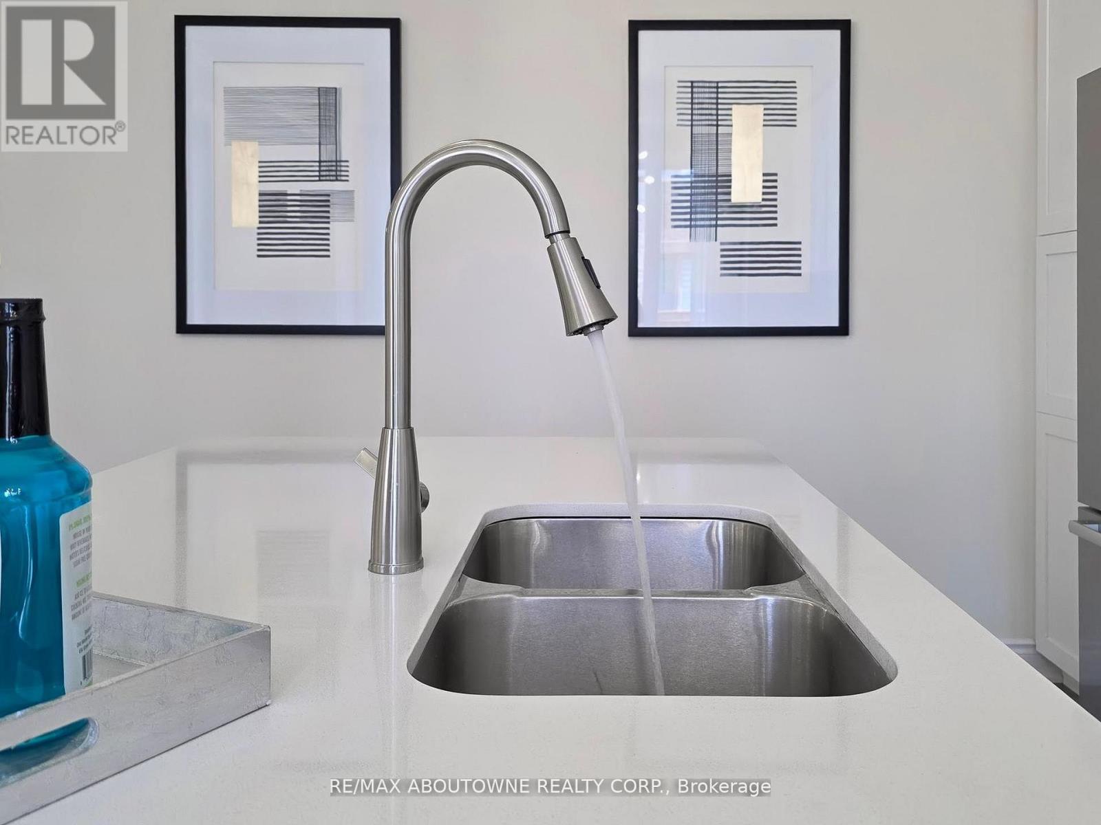 91 Hallaran Road, Oakville, Ontario  L6H 0Z9 - Photo 12 - W12712394