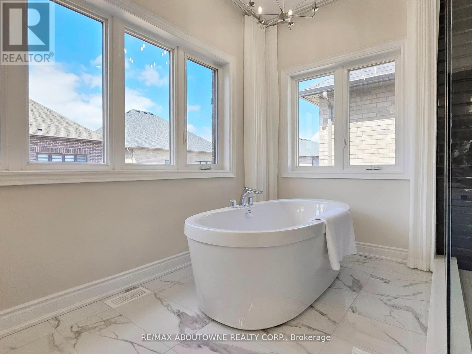 91 Hallaran Road, Oakville, Ontario  L6H 0Z9 - Photo 23 - W12712394