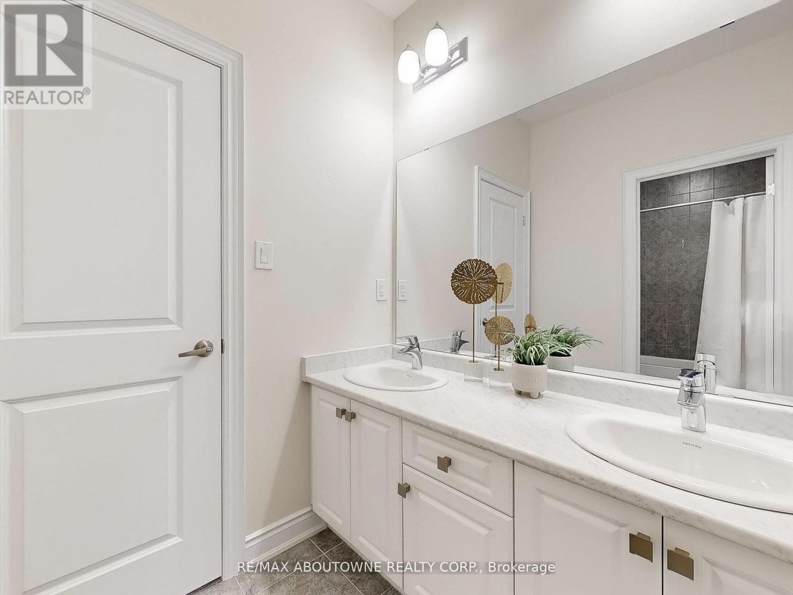 91 Hallaran Road, Oakville, Ontario  L6H 0Z9 - Photo 29 - W12712394