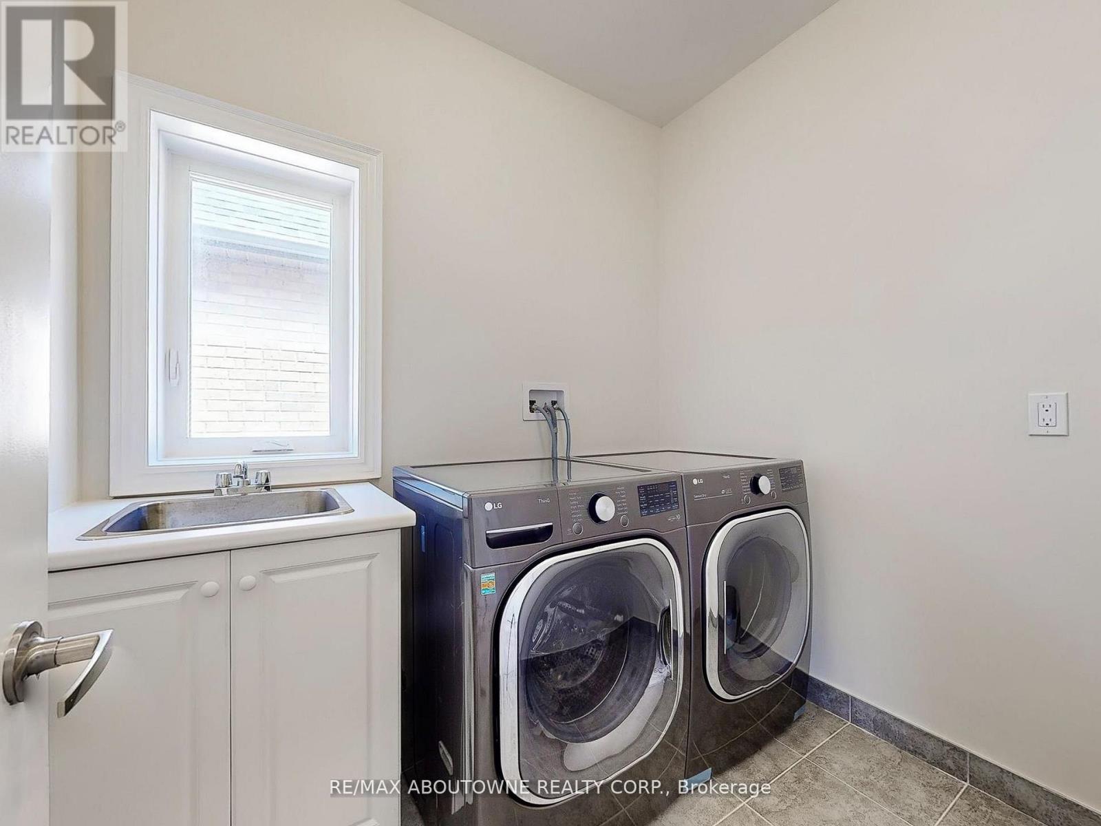 91 Hallaran Road, Oakville, Ontario  L6H 0Z9 - Photo 30 - W12712394