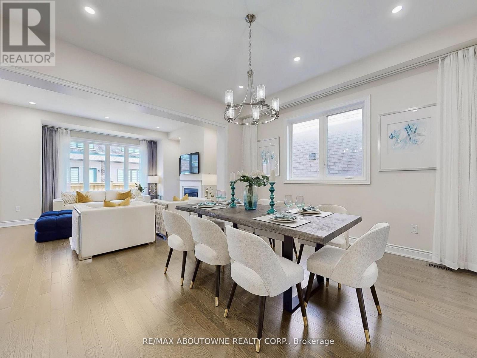 91 Hallaran Road, Oakville, Ontario  L6H 0Z9 - Photo 4 - W12712394