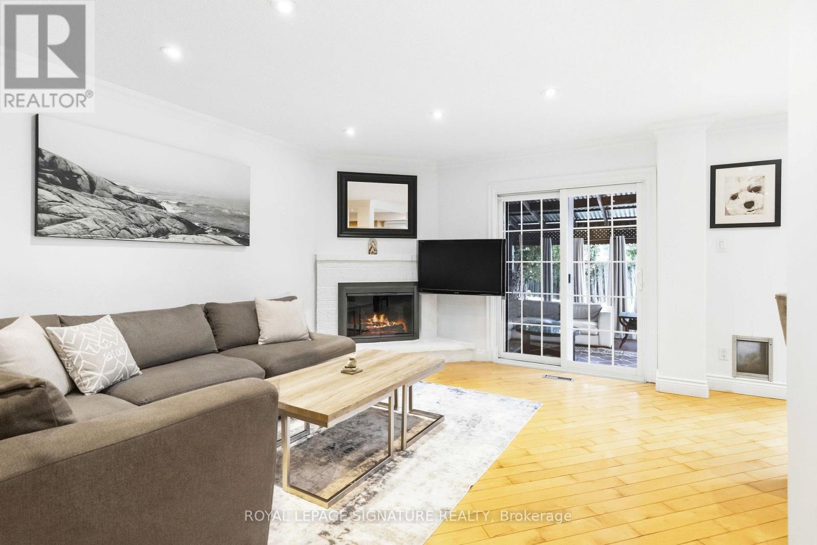 4281 Torino Crescent, Mississauga, Ontario  L4W 3T4 - Photo 2 - W12712418