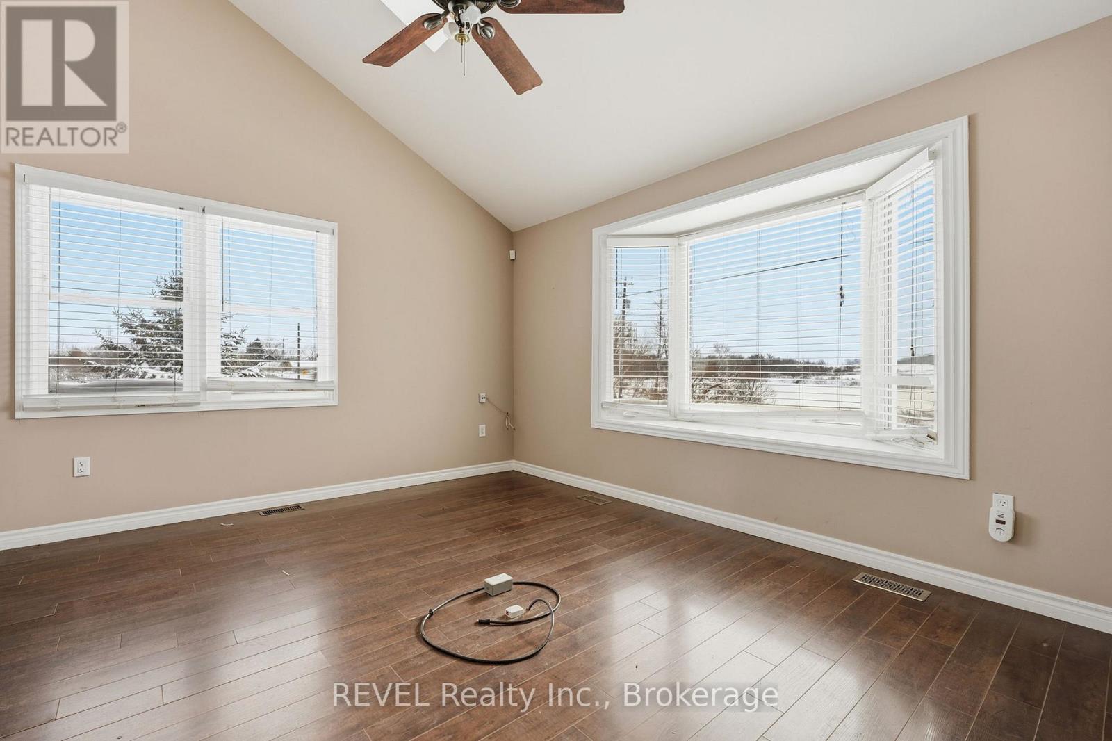 1098 Beaverdams Road, Thorold (Rolling Meadows), Ontario  L2H 0W2 - Photo 11 - X12712606