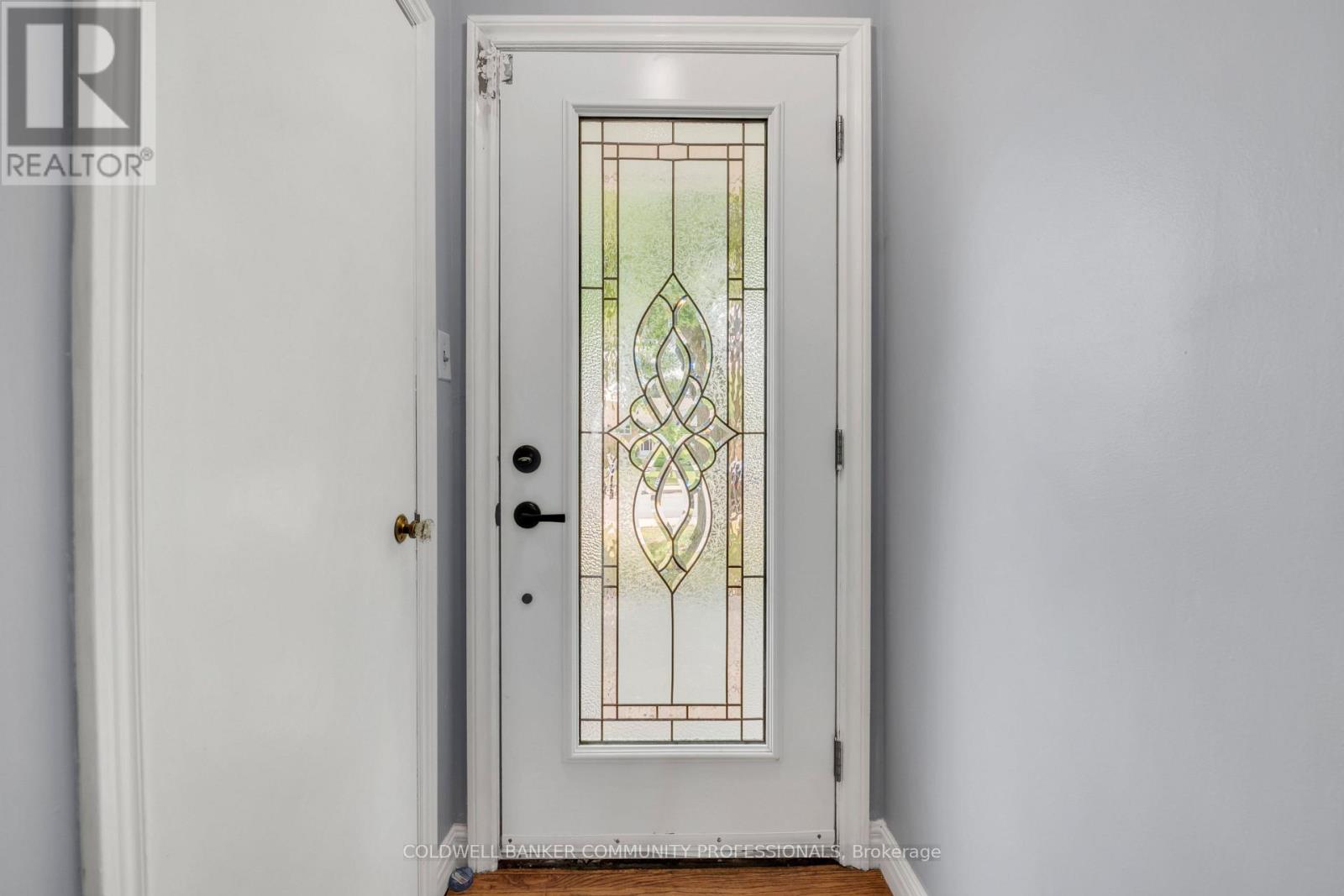 446 East 36th Street, Hamilton, Ontario  L8V 4A5 - Photo 6 - X12354907