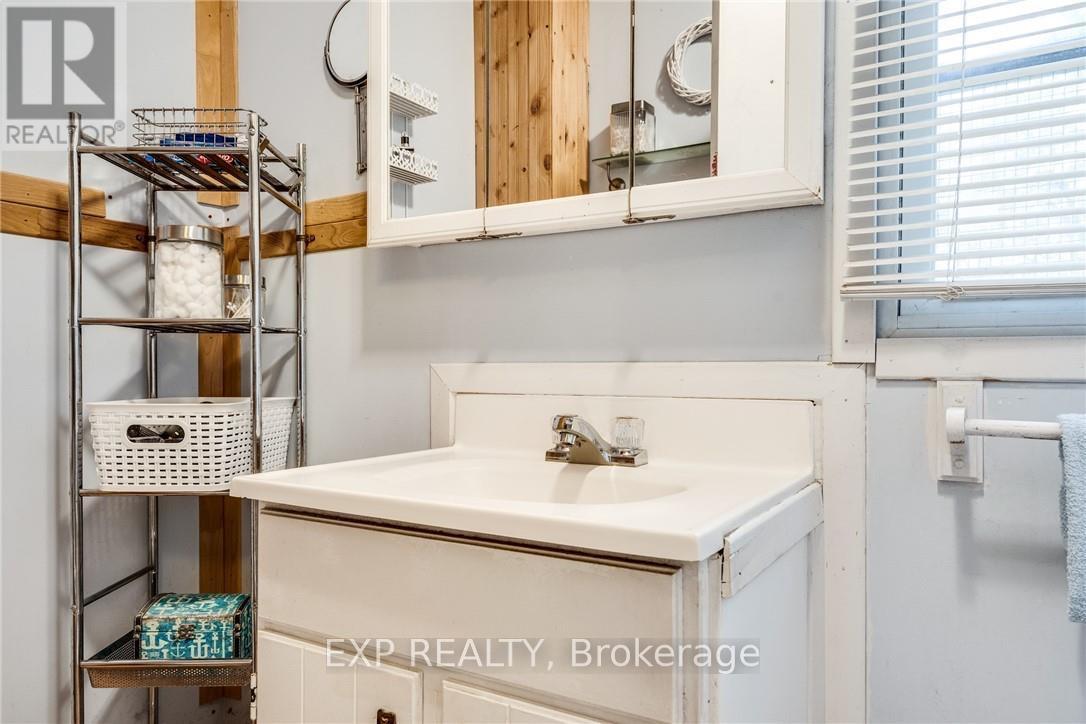 16 Victoria Avenue, Hamilton, Ontario  L8E 5E4 - Photo 5 - X12712406