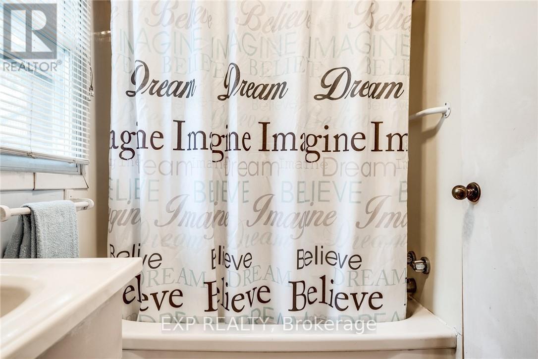 16 Victoria Avenue, Hamilton, Ontario  L8E 5E4 - Photo 6 - X12712406