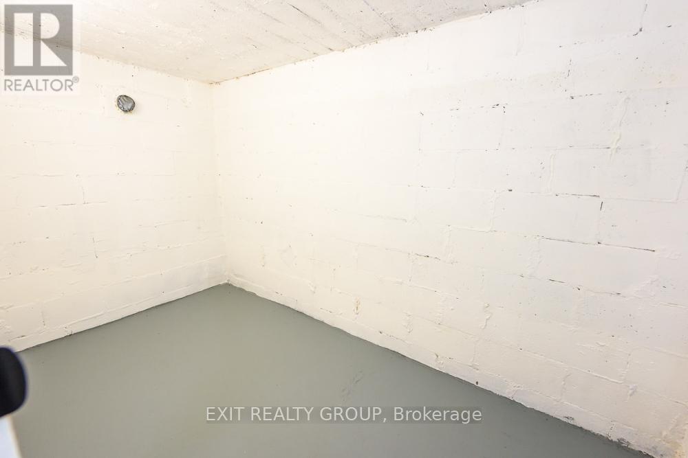 250 Ashley Street, Belleville (Thurlow Ward), Ontario  K0K 2B0 - Photo 18 - X12712624