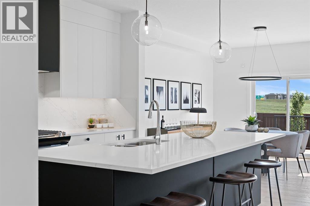 10 Westland Park Sw, Calgary, Alberta  T3H 0W1 - Photo 3 - A2278109