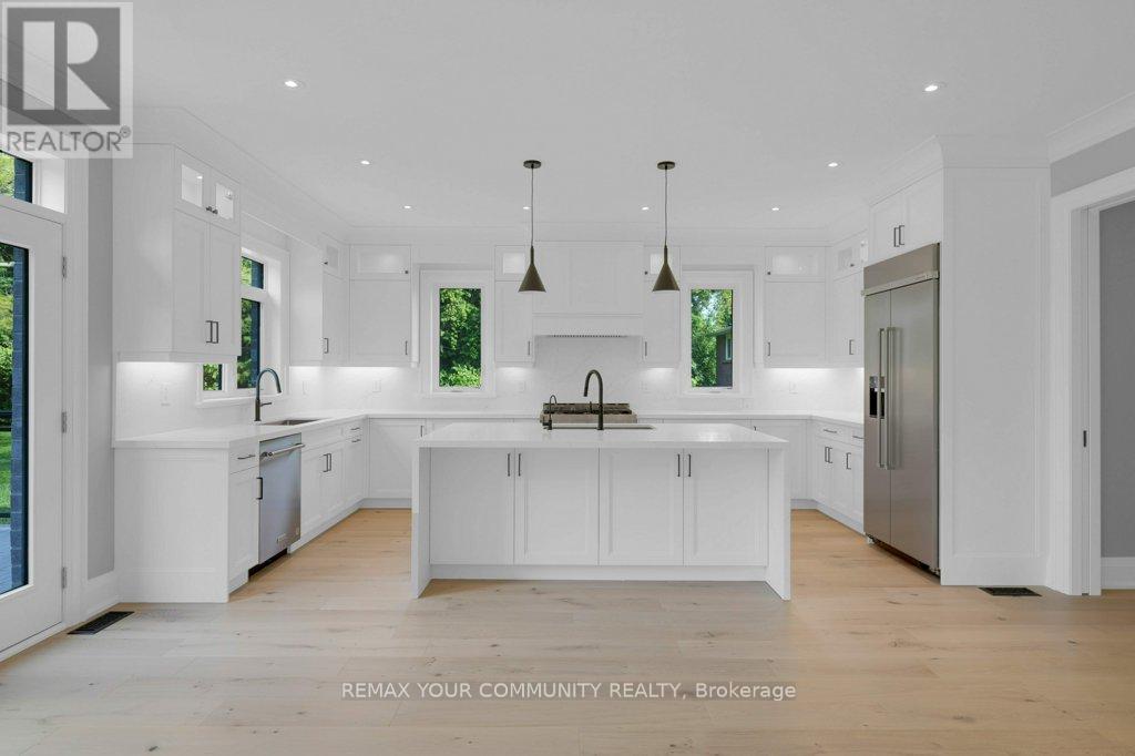 92 Howard Road, Newmarket, Ontario  L3Y 3G7 - Photo 10 - N12540742