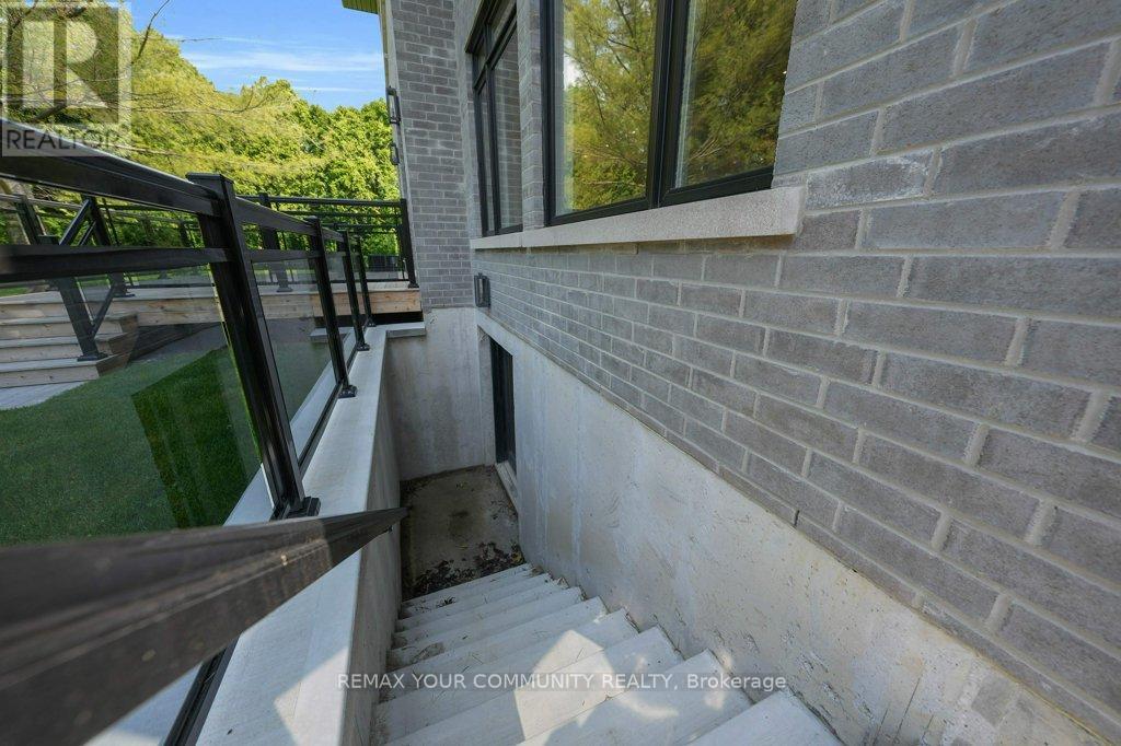 92 Howard Road, Newmarket, Ontario  L3Y 3G7 - Photo 47 - N12540742