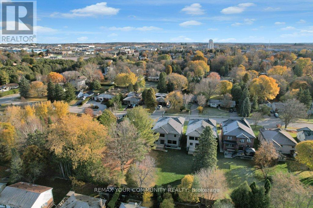 92 Howard Road, Newmarket, Ontario  L3Y 3G7 - Photo 49 - N12540742