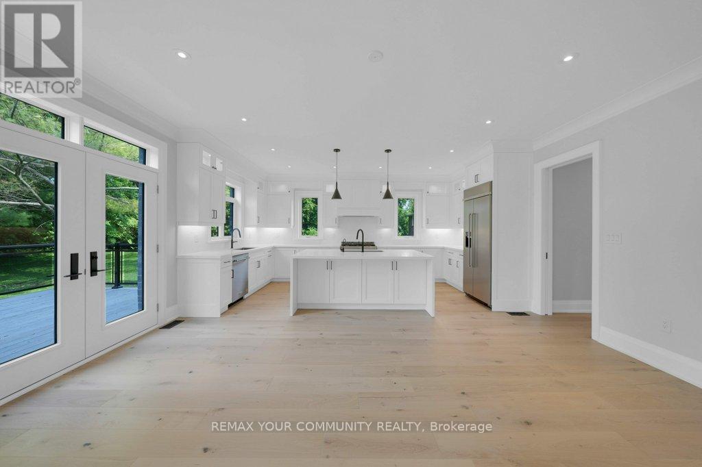 92 Howard Road, Newmarket, Ontario  L3Y 3G7 - Photo 9 - N12540742