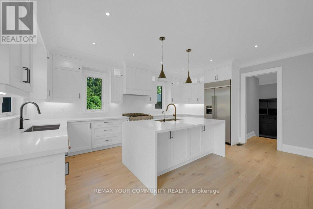 92 Howard Road, Newmarket, Ontario  L3Y 3G7 - Photo 11 - N12540742