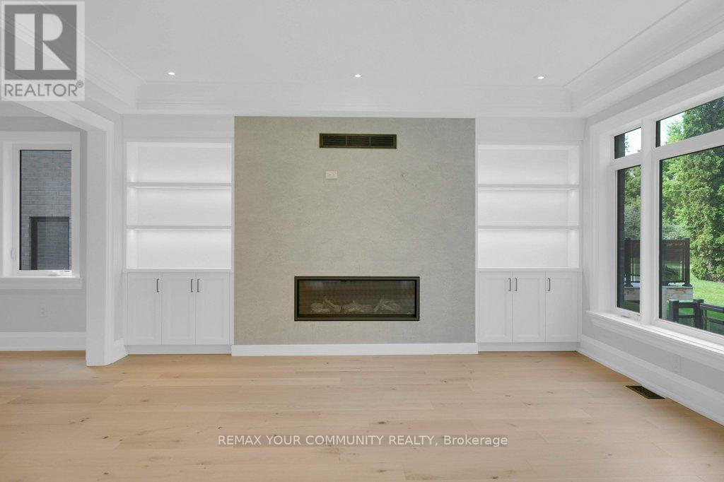 92 Howard Road, Newmarket, Ontario  L3Y 3G7 - Photo 8 - N12540742