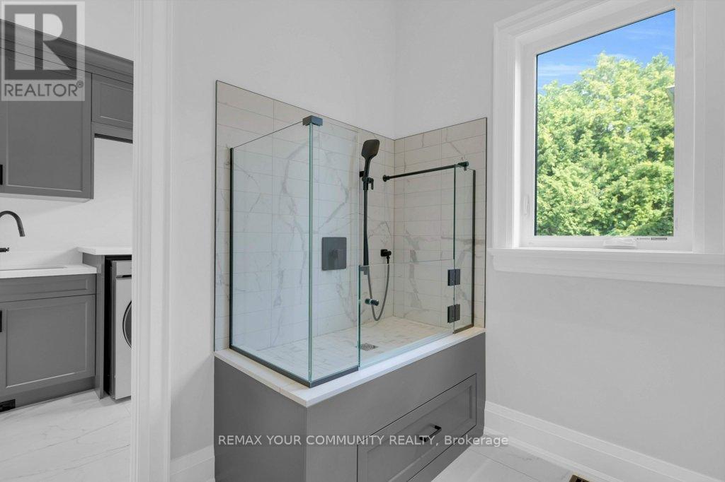 92 Howard Road, Newmarket, Ontario  L3Y 3G7 - Photo 15 - N12540742