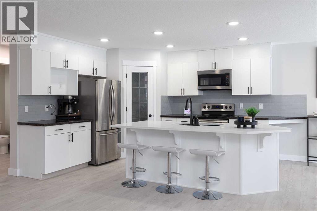 86 Cougarstone Court Sw, Calgary, Alberta  T3H 5R3 - Photo 10 - A2280412