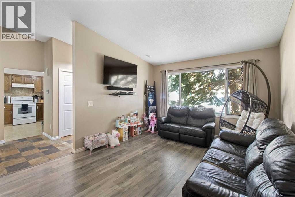 79 Templegreen Drive Ne, Calgary, Alberta  T1Y 4Z1 - Photo 4 - A2249633