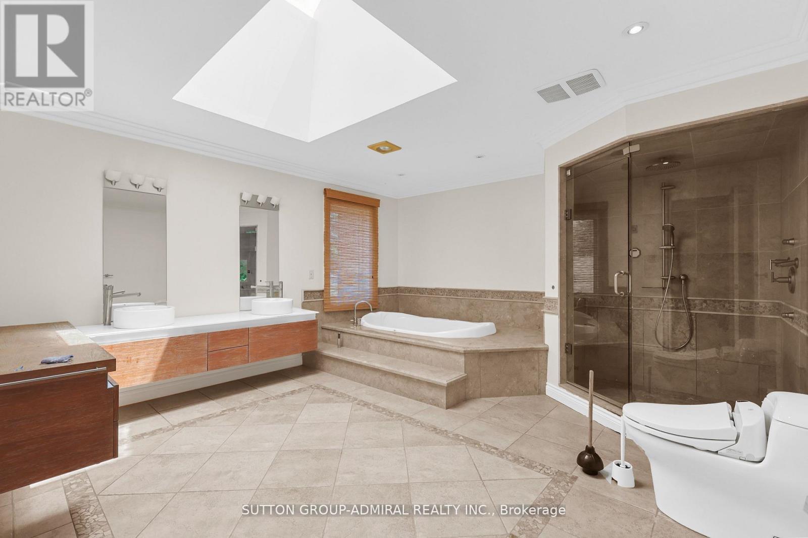 48 Berkindale Drive, Toronto, Ontario  M2L 1Z8 - Photo 13 - C12712450