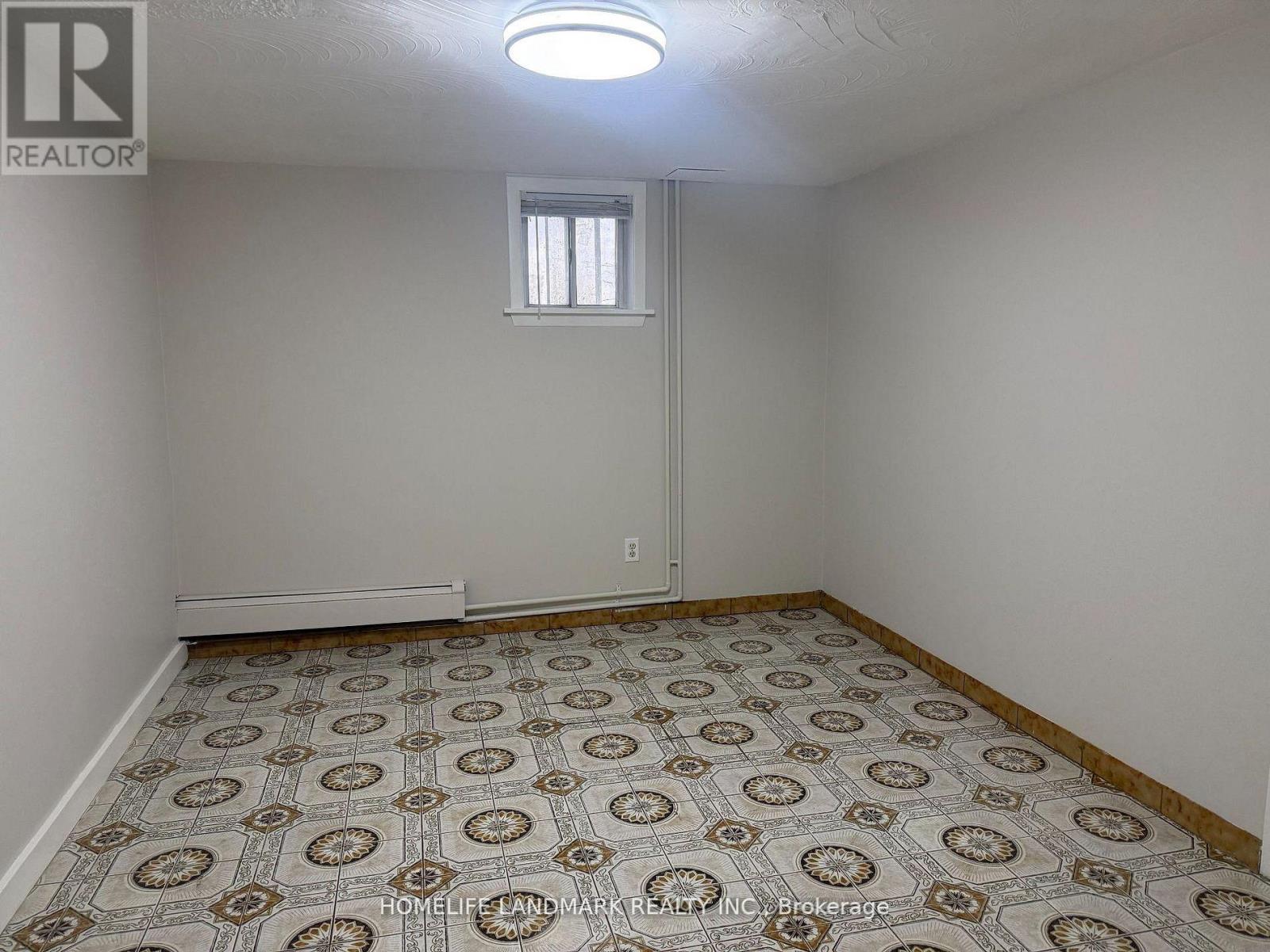 4 Sully Crescent, Toronto, Ontario  M6J 2E4 - Photo 10 - C12712464