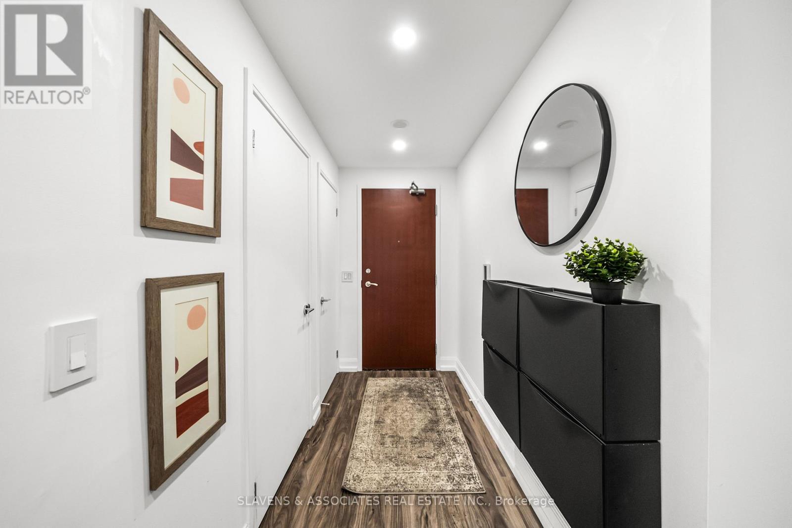 2303 - 2181 Yonge Street, Toronto, Ontario  M4S 3H7 - Photo 2 - C12712468