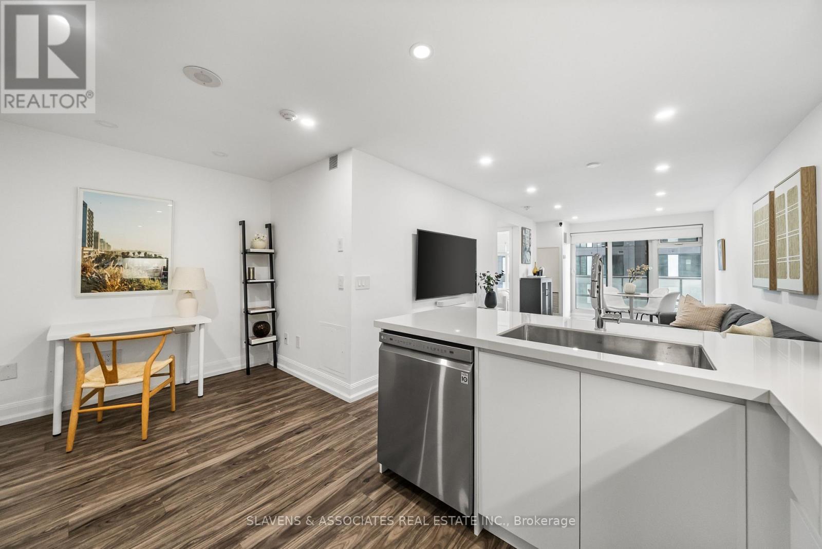 2303 - 2181 Yonge Street, Toronto, Ontario  M4S 3H7 - Photo 5 - C12712468