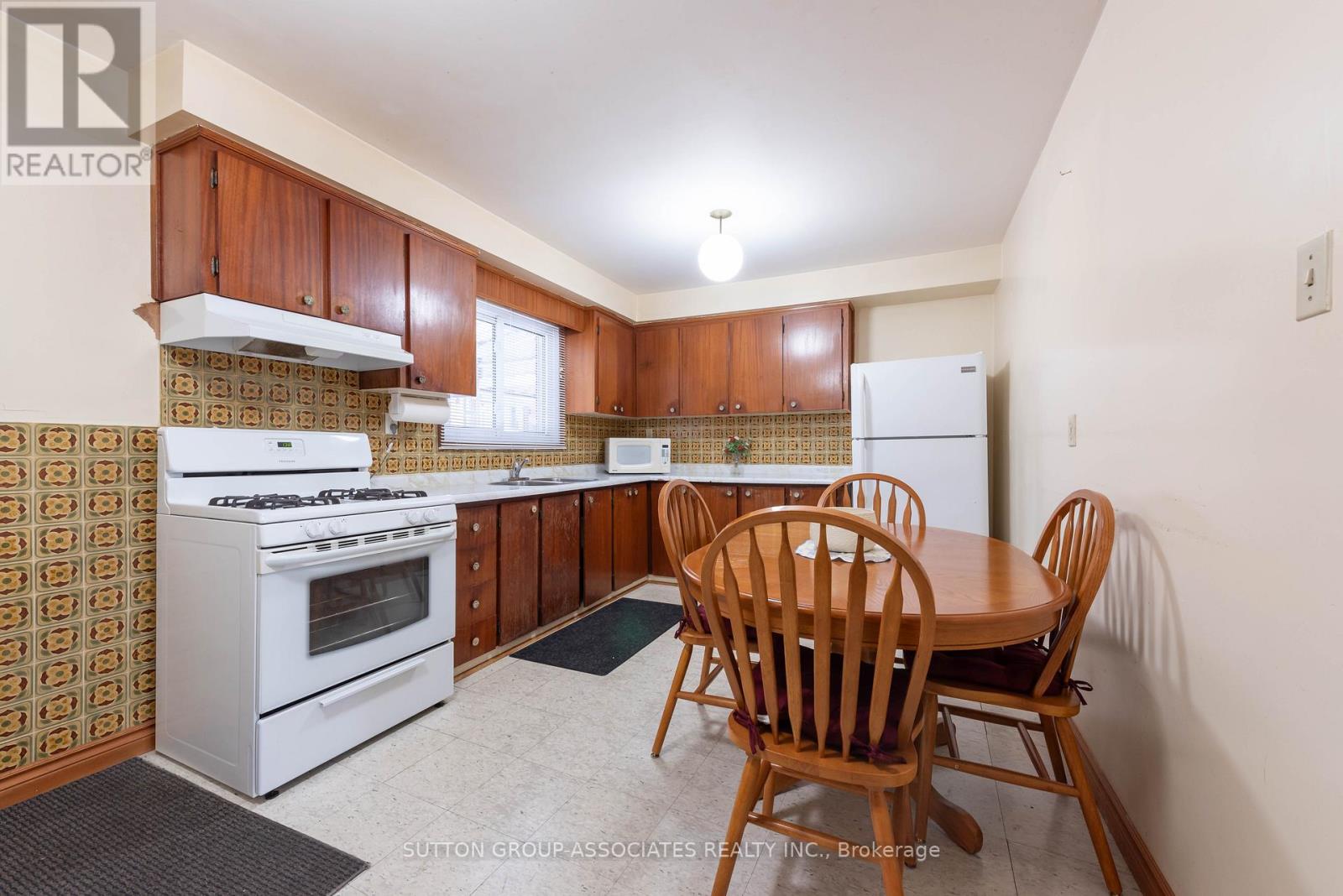 169 Wychwood Avenue, Toronto, Ontario  M6C 2T4 - Photo 7 - C12712480