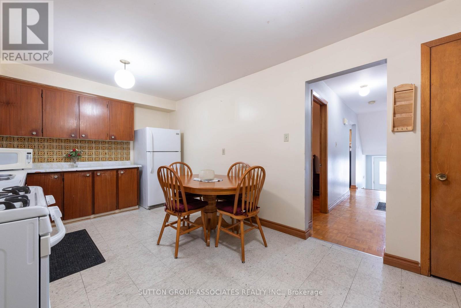 169 Wychwood Avenue, Toronto, Ontario  M6C 2T4 - Photo 8 - C12712480