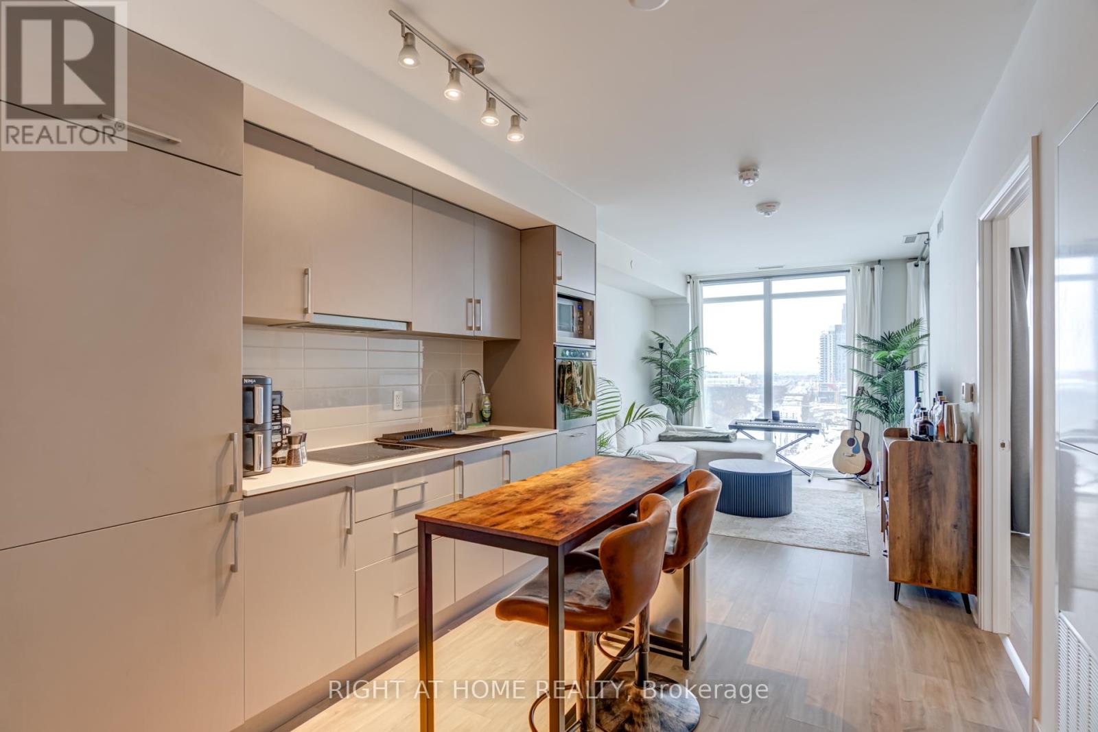 1205w - 27 Bathurst Street, Toronto, Ontario  M5V 2P1 - Photo 1 - C12712490