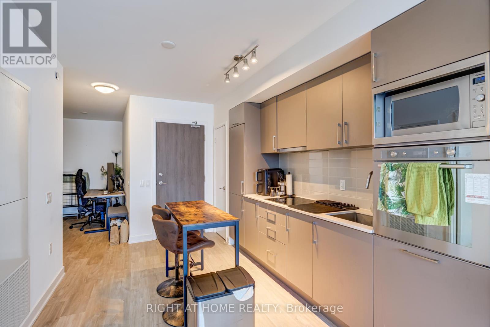 1205w - 27 Bathurst Street, Toronto, Ontario  M5V 2P1 - Photo 6 - C12712490