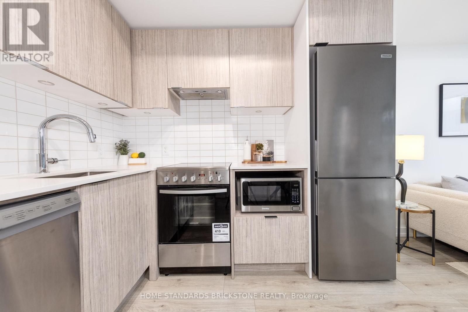 1604 - 395 Bloor Street E, Toronto, Ontario  M4W 0B4 - Photo 2 - C12712620