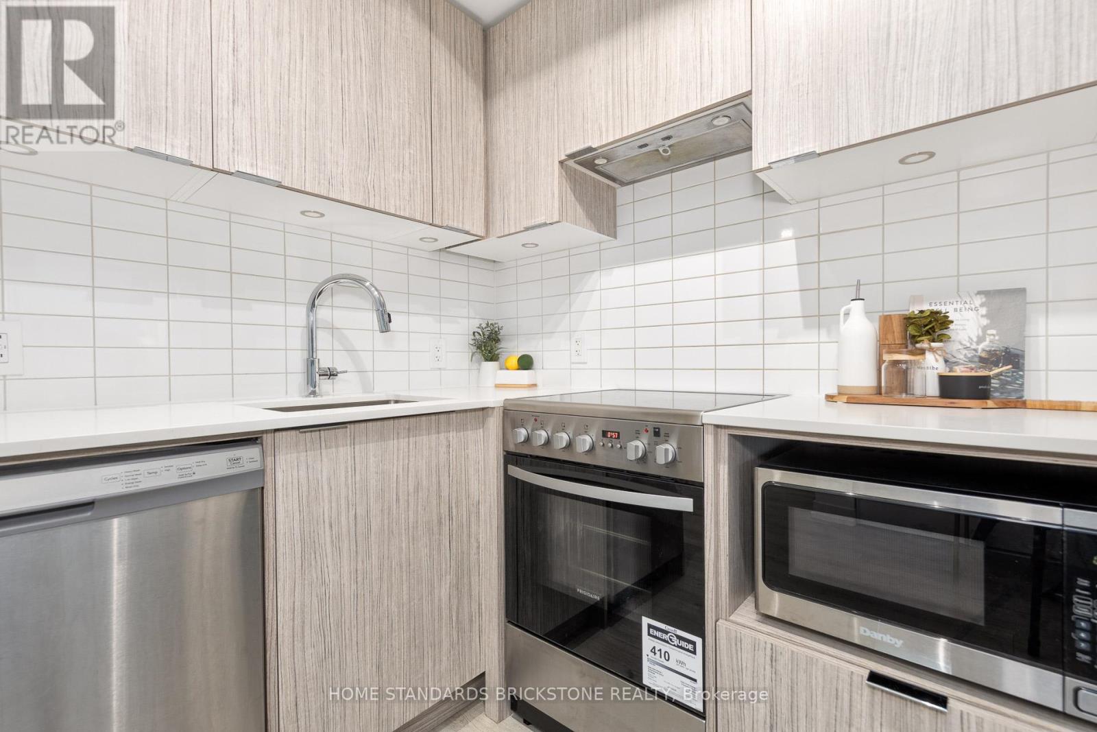 1604 - 395 Bloor Street E, Toronto, Ontario  M4W 0B4 - Photo 3 - C12712620